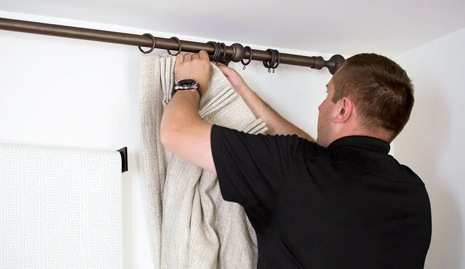چگونه یک نصاب پرده حرفه‌ای انتخاب کنیم؟ راهنمای کامل