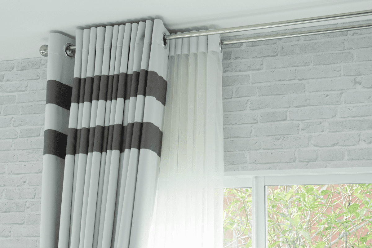 چگونه یک نصاب پرده حرفه‌ای انتخاب کنیم؟ راهنمای کامل