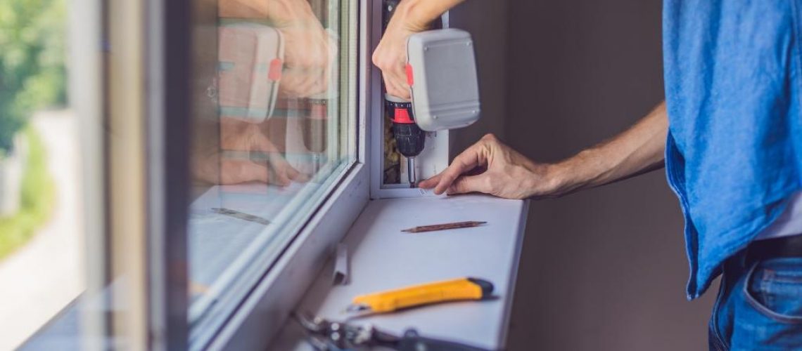 نصب پنجره‌های دوجداره: چرا به نصاب متخصص نیاز دارید؟